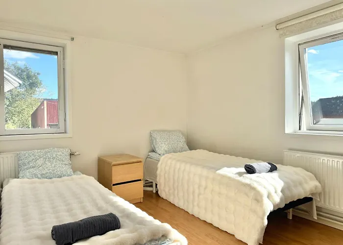 Workers • 19 Beds • 3 Kitchens • Volvo • Parking Gothenburg