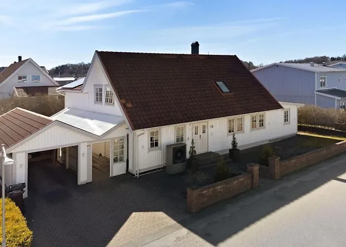 Workers - 7 Bedroom - 15 Beds - 3 Bath Gothenburg