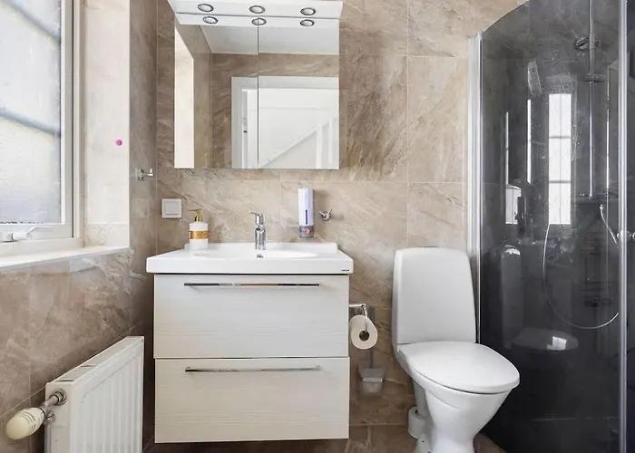 Workers - 7 Br - 15 Beds - 3 Bath