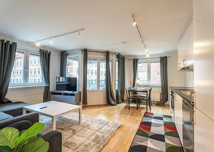 Chic 1br With Balcony In - Prime Location Apartment *