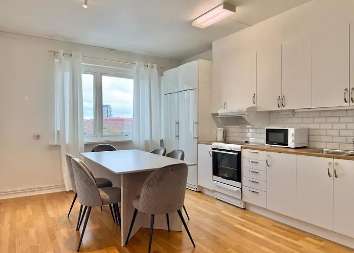 Workers In Appartement *