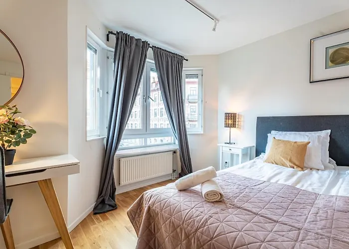 Chic 1br With Balcony In - Prime Location Apartment *