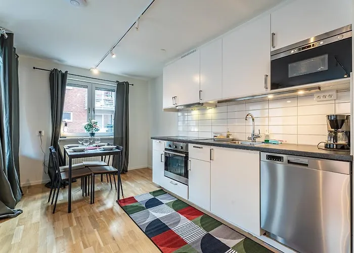 Chic 1br With Balcony In - Prime Location *