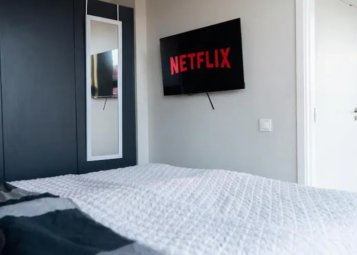 Floor With Rooftop, 1br In Great Location