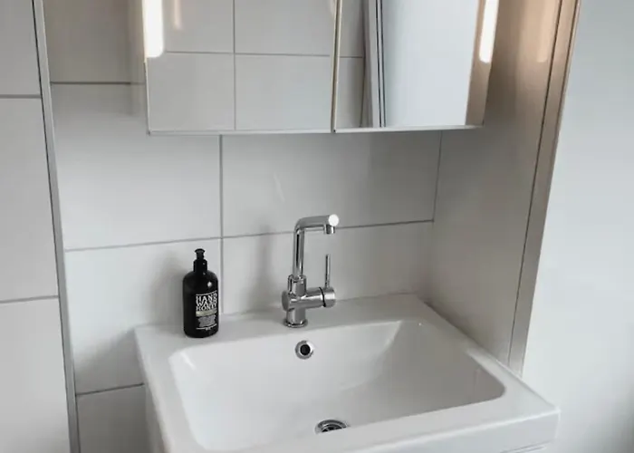 Apartment Rymligt Och Haerligt Radhus I