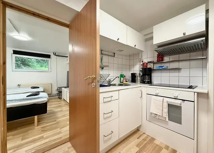 Workers Flat - 2 Beds - Free Parking - Near Volvo *