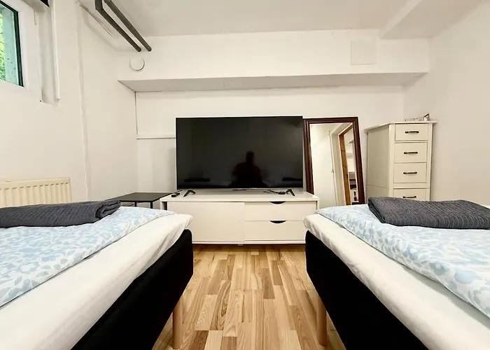 Workers Flat - 2 Beds - Free Parking - Near Volvo *