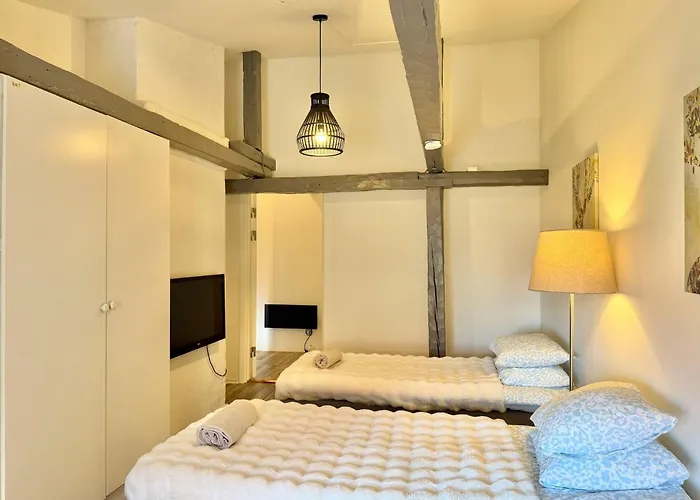 Workers Hq • 7br • 16 Beds • Center Appartement