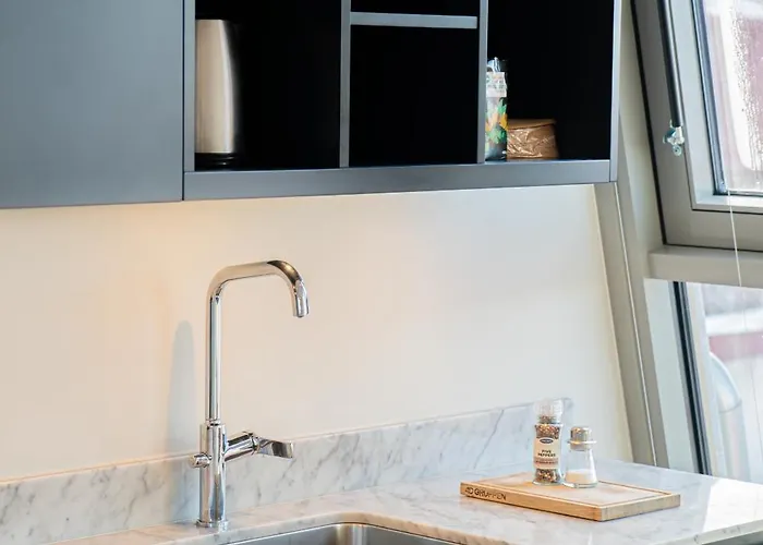 Floor With Rooftop, 1br In Great Location Göteborg