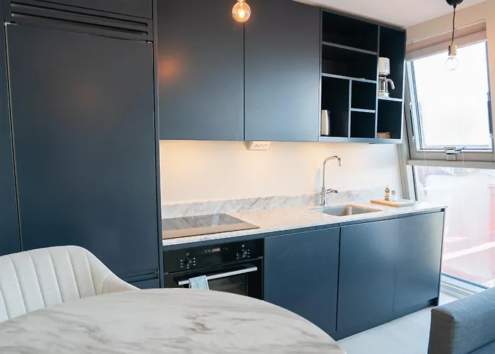 Floor With Rooftop, 1br In Great Location アパート *