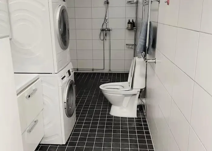 Apartment Rymligt Och Haerligt Radhus I