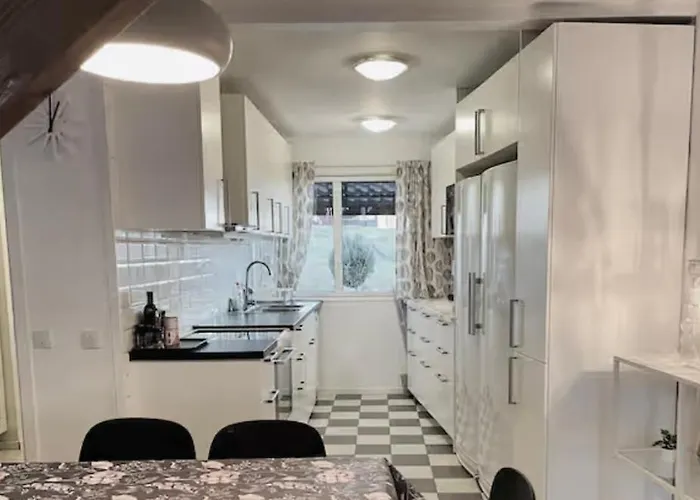 Rymligt Och Haerligt Radhus I Apartment