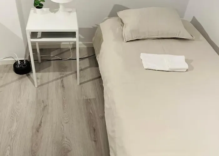 Apartment Rymligt Och Haerligt Radhus I