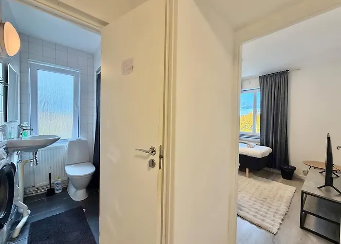 Apartment Workers - 3 Bedroom - 7 Beds - Tv In Each - Parking Gothenburg