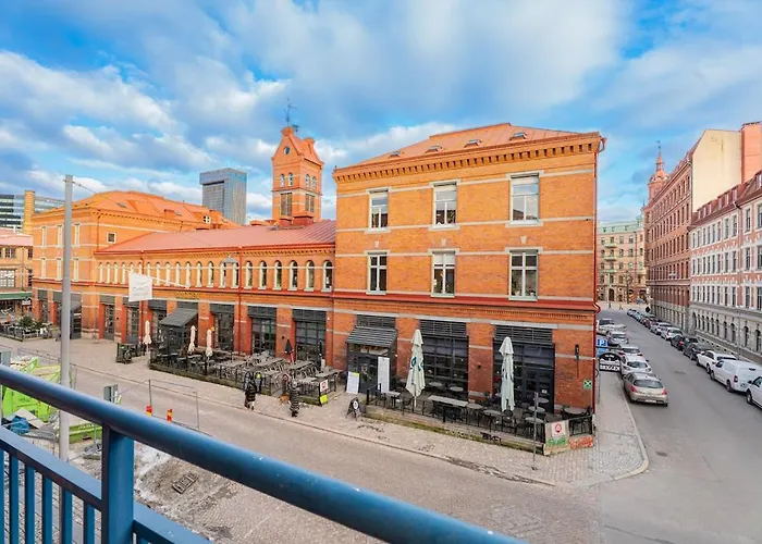 Apartment Chic 1br With Balcony In - Prime Location