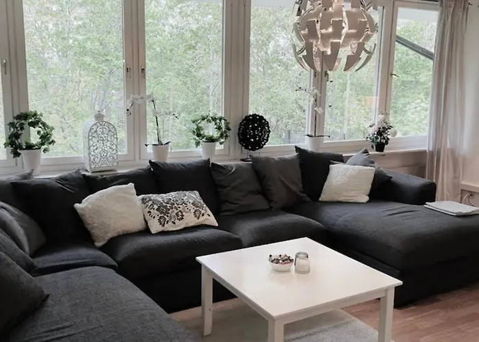 Apartment Rymligt Och Haerligt Radhus I