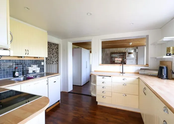 Workers - 8 Beds - Free Parking - Near Volvo *