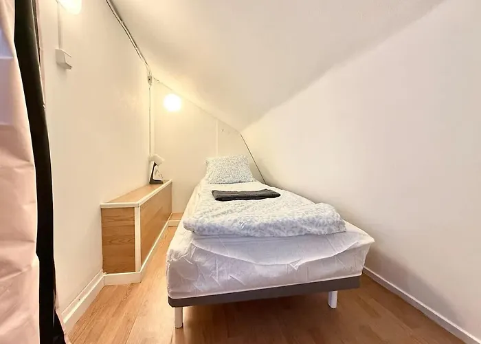 Workers - 2 Bedroom - Free Parking - Near Volvo *