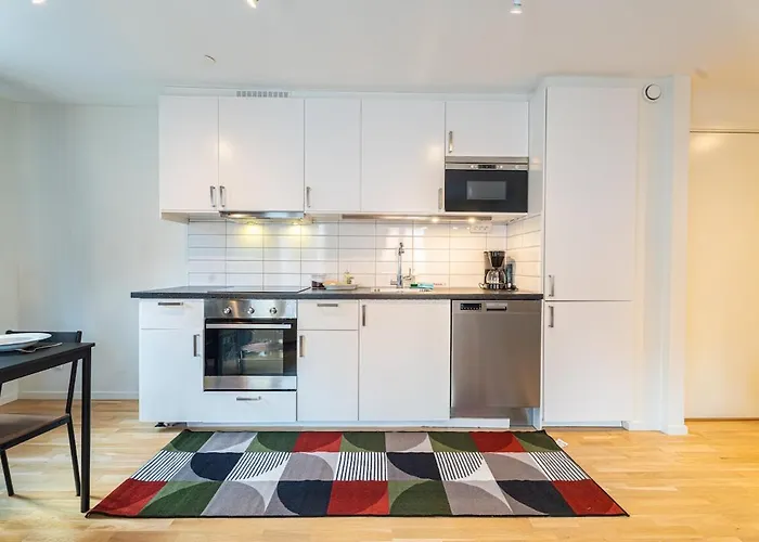 Chic 1br With Balcony In - Prime Location Lejlighed *