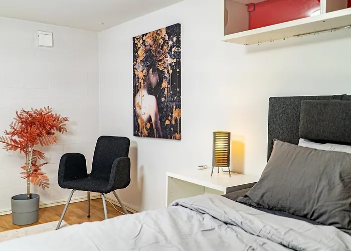 Apartment Convenient Duplex In With Privacy & Comfort