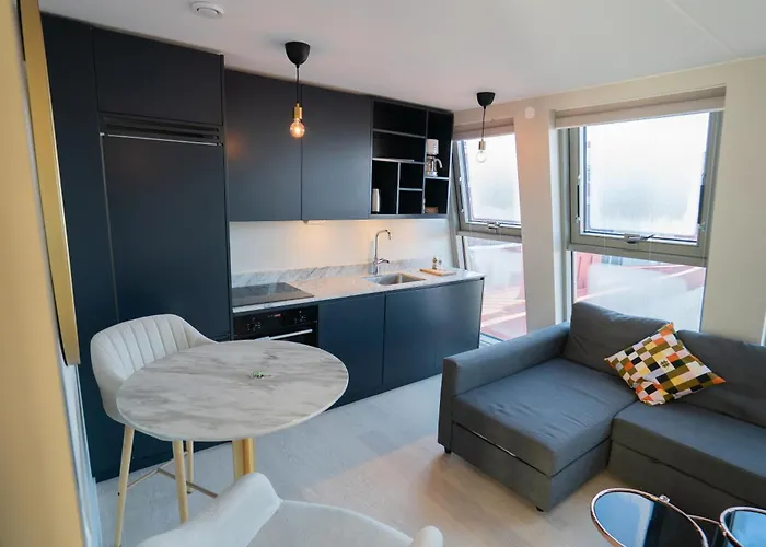 Floor With Rooftop, 1br In Great Location *