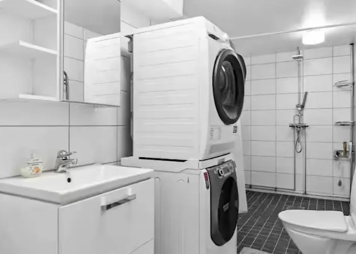 Apartment Rymligt Och Haerligt Radhus I