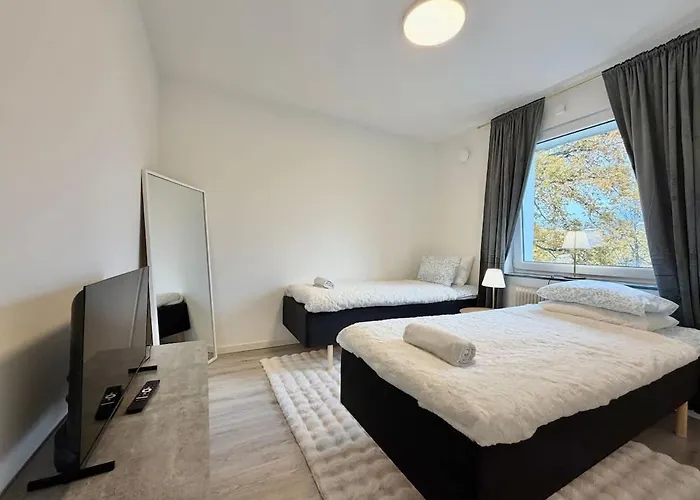 Workers - 3 Bedroom - 7 Beds - Tv In Each - Parking Apartment