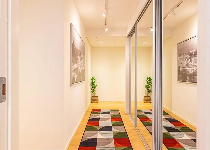 Apartment Chic 1br With Balcony In - Prime Location Gothenburg