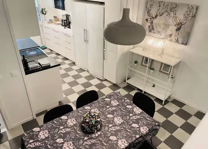 Rymligt Och Haerligt Radhus I Appartement