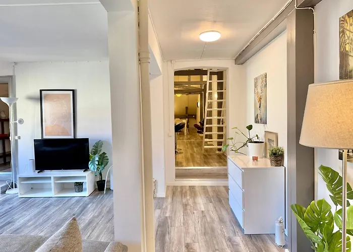 Workers Hq • 7br • 16 Beds • Center Apartment *