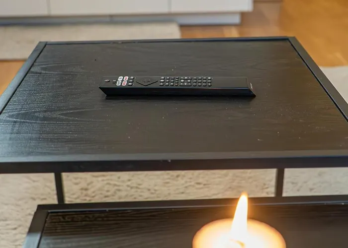 Apartment Convenient Duplex In With Privacy & Comfort *