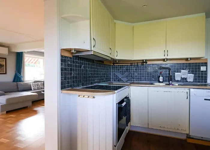 Workers - 8 Beds - Free Parking - Near Volvo Appartement *