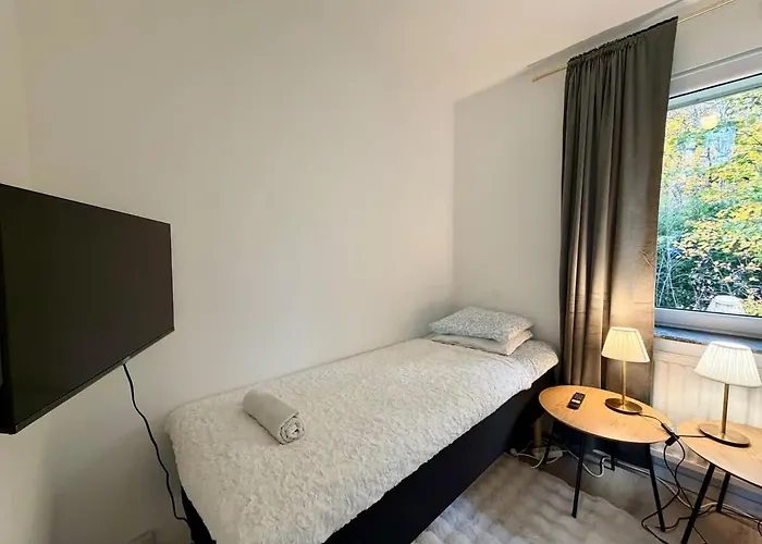 Apartment Workers - 3 Bedroom - 7 Beds - Tv In Each - Parking *