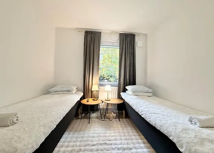 Apartment Workers - 3 Bedroom - 7 Beds - Tv In Each - Parking