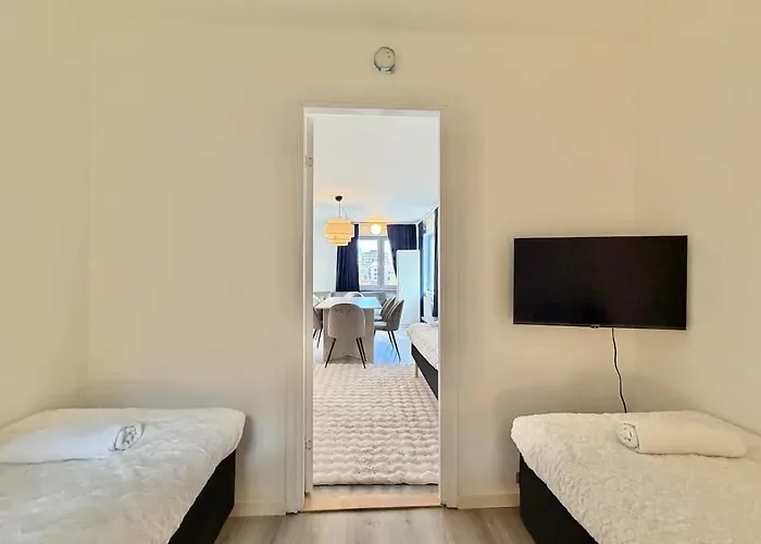 Workers - 3 Bedroom - 7 Beds - Tv In Each - Parking Apartment Gothenburg