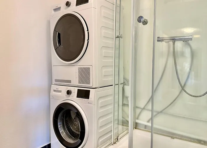 Workers Hq • 7br • 16 Beds • Center *