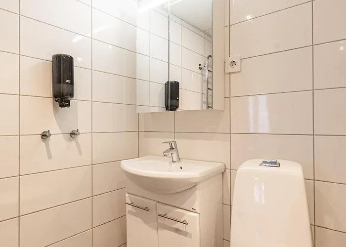 Chic 1br With Balcony In - Prime Location Lejlighed *