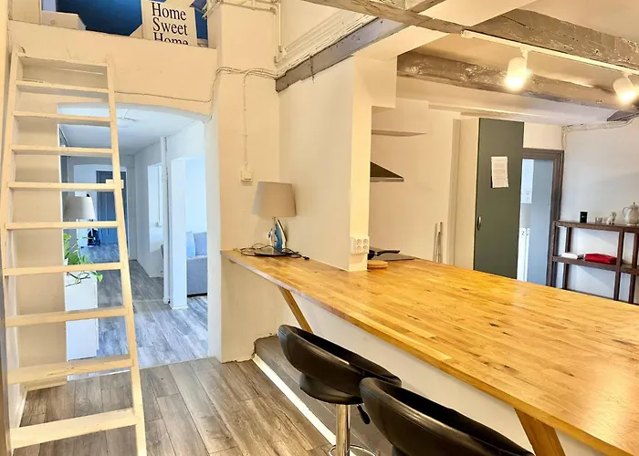 Apartment Workers Hq • 7br • 16 Beds • Center