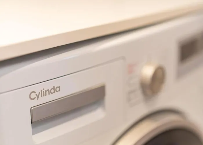 Chic 1br With Balcony In - Prime Location