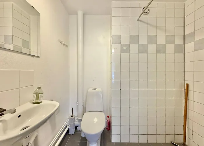 Workers Hq • 7br • 16 Beds • Center