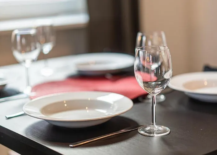 Apartment Chic 1br With Balcony In - Prime Location