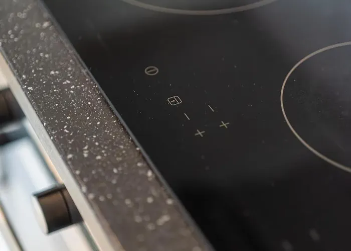 Chic 1br With Balcony In - Prime Location