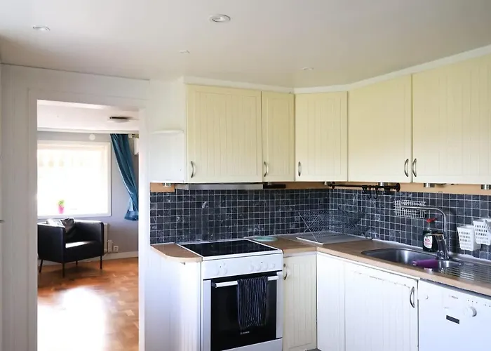 Workers - 8 Beds - Free Parking - Near Volvo *