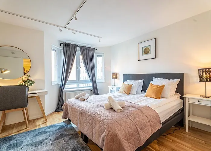 Apartment Chic 1br With Balcony In - Prime Location *