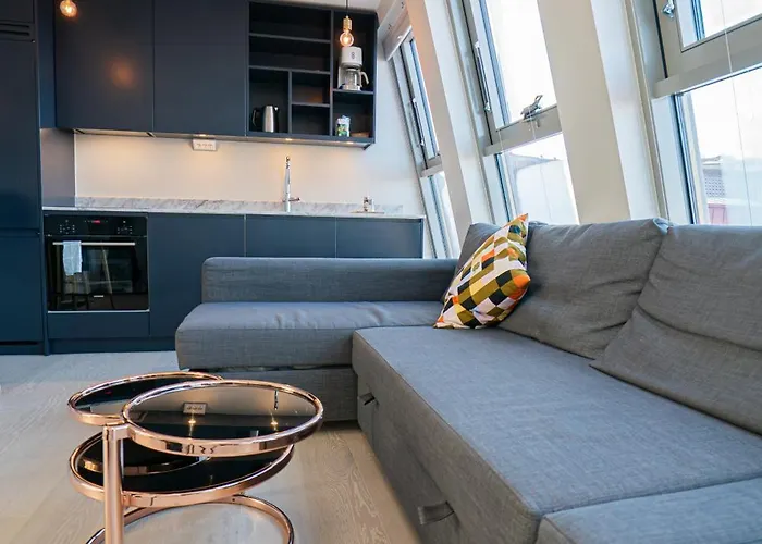 Floor With Rooftop, 1br In Great Location *