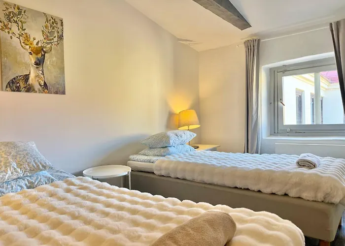 Apartment Workers Hq • 7br • 16 Beds • Center *