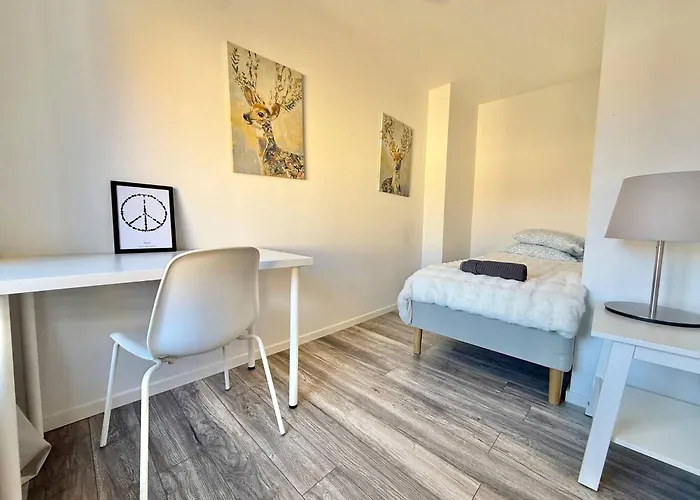 Apartment Workers Hq • 7br • 16 Beds • Center *