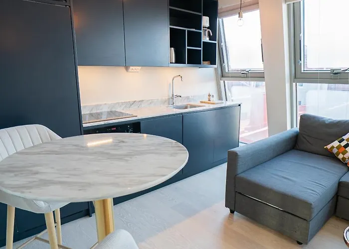 Floor With Rooftop, 1br In Great Location *