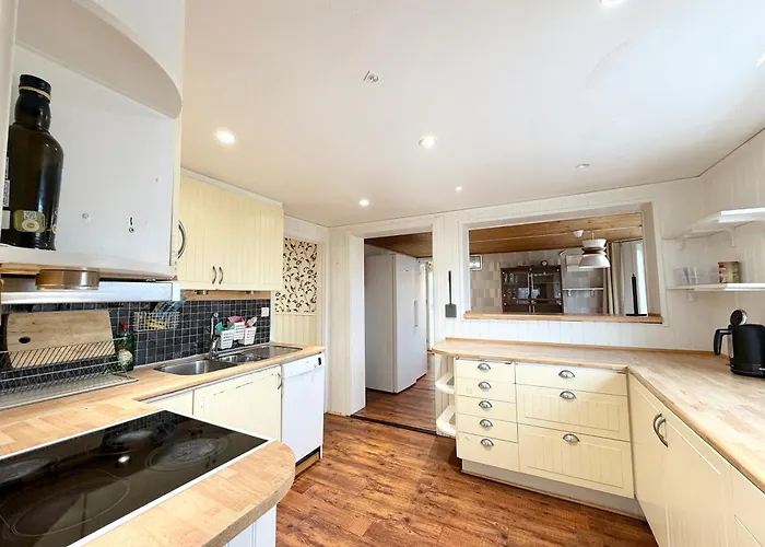 Workers - 8 Beds - Free Parking - Near Volvo