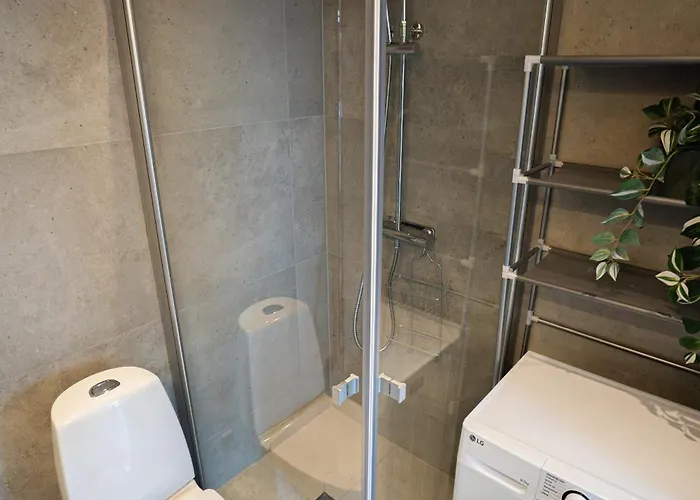 Floor With Rooftop, 1br In Great Location *